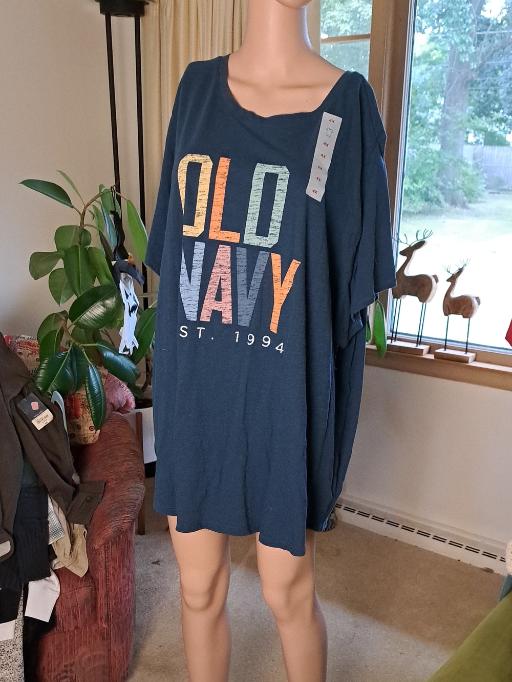Old Navy Navy Short-Sleeve Graphic Tee with Multicolor Letters 4x Ptp 28